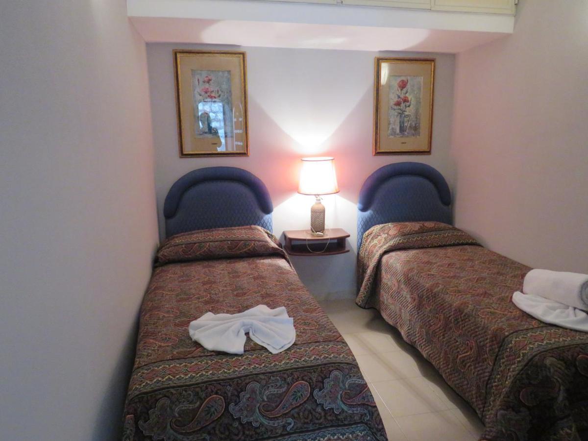 Double or Twin Room Private Bathroom