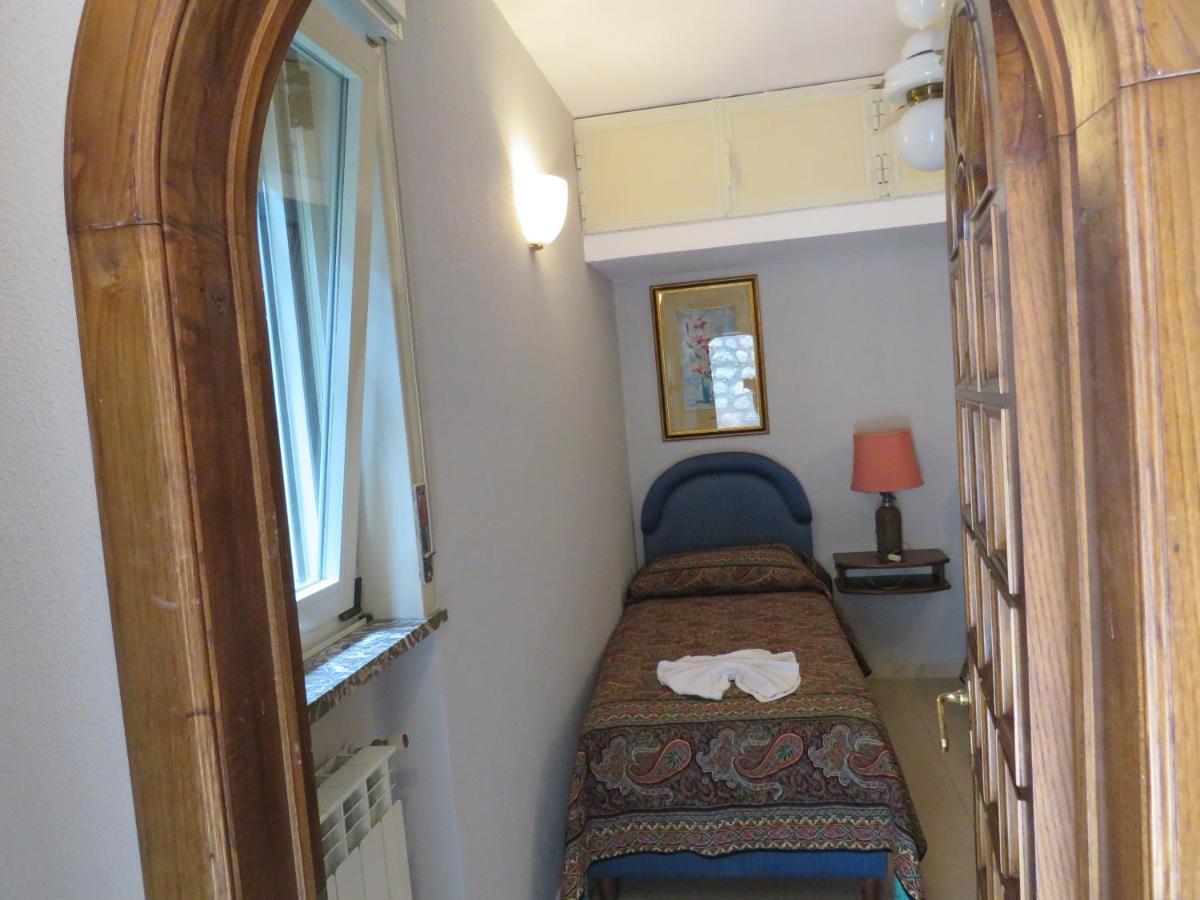 Double or Twin Room Private Bathroom