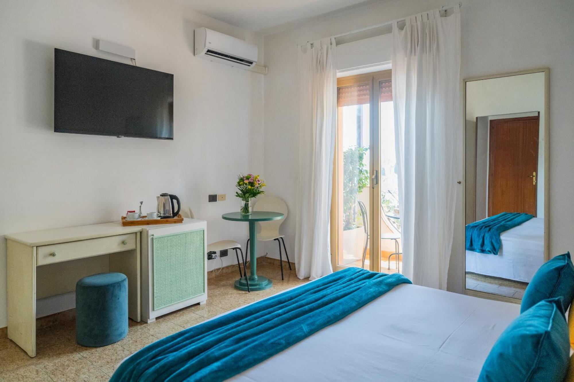 Standard Twin Room Sea View
