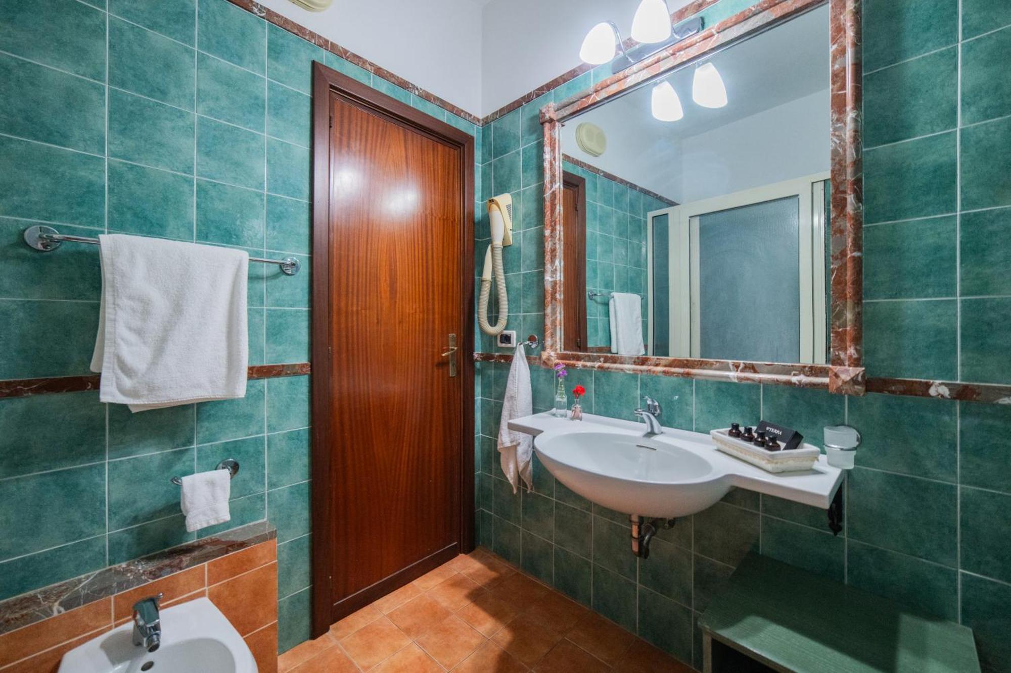 Standard Twin Room Sea View