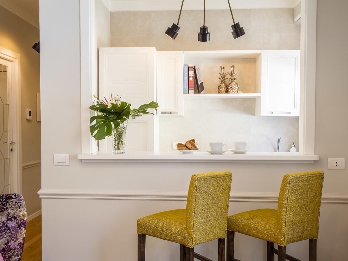 Deluxe One-Bedroom Apartment Balcony