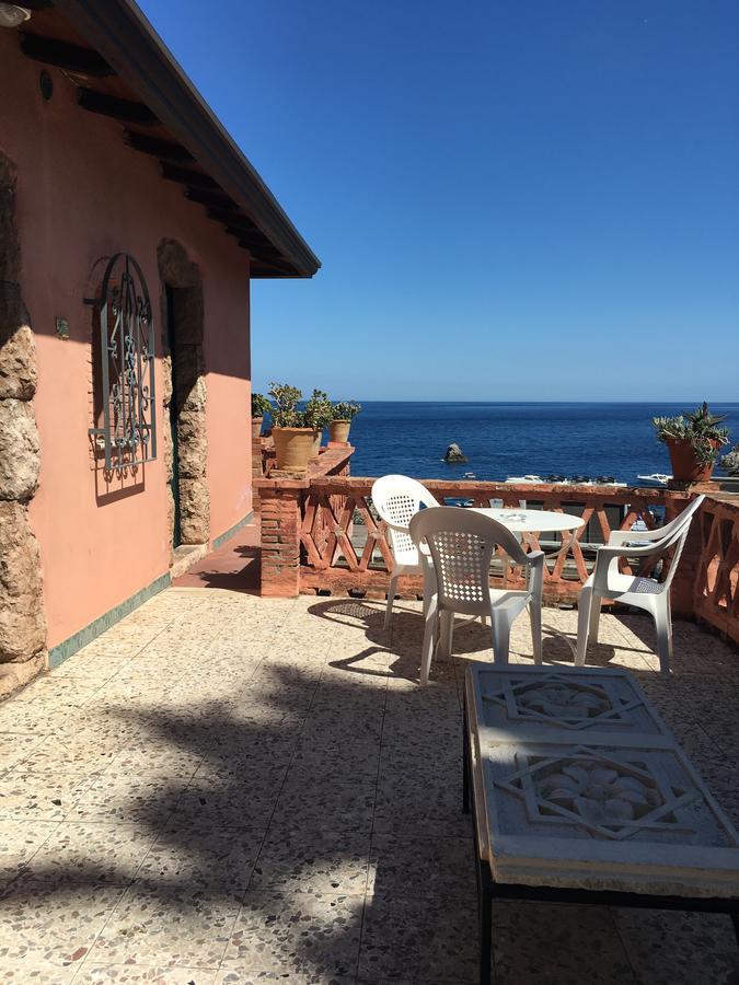 Camera Superior Matrimoniale/Doppia con Letti Singoli con Terrazza Vista Mare