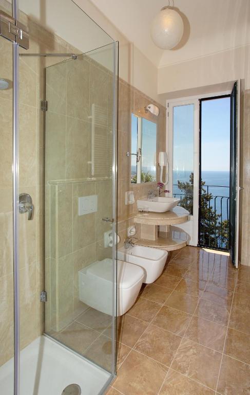 Double or Twin Room Sea View