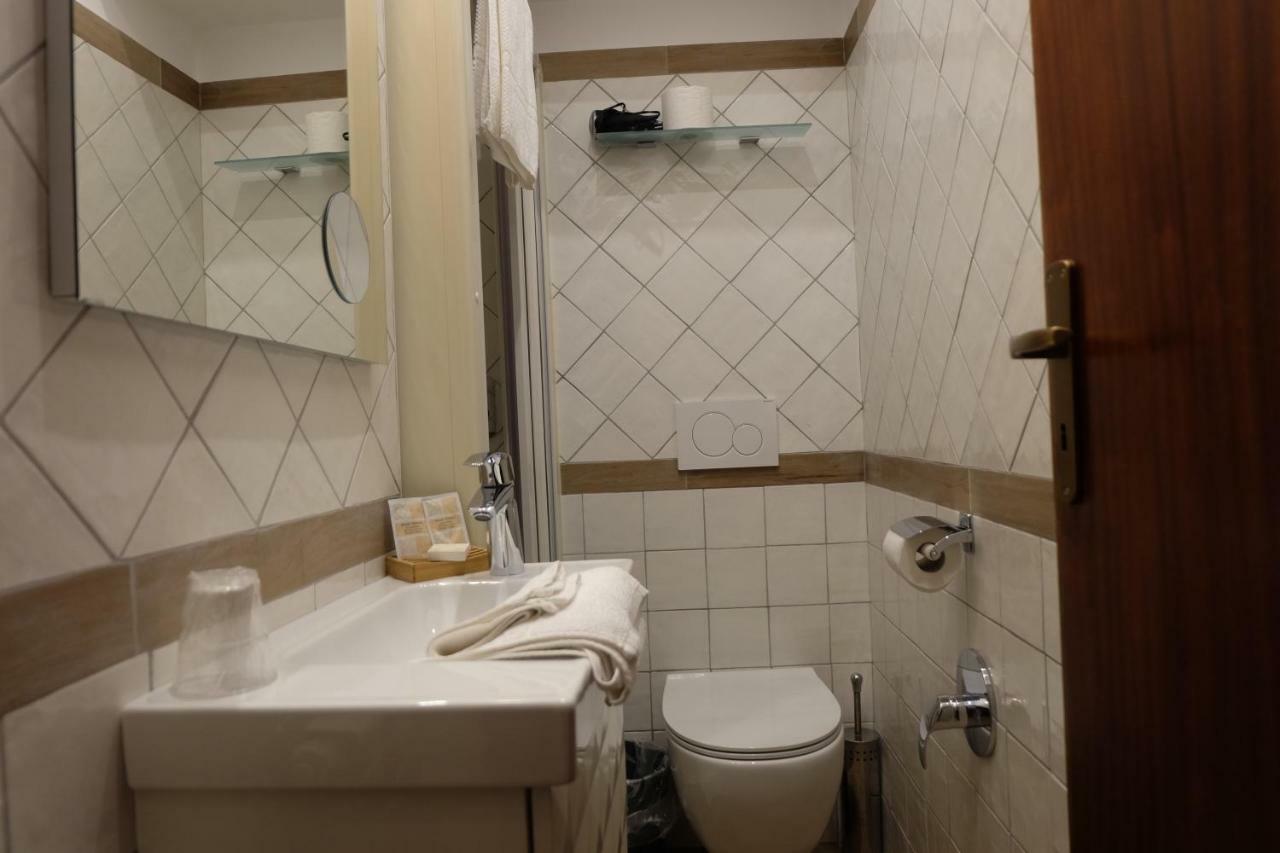 Economy Single Room,779391891:JPEG