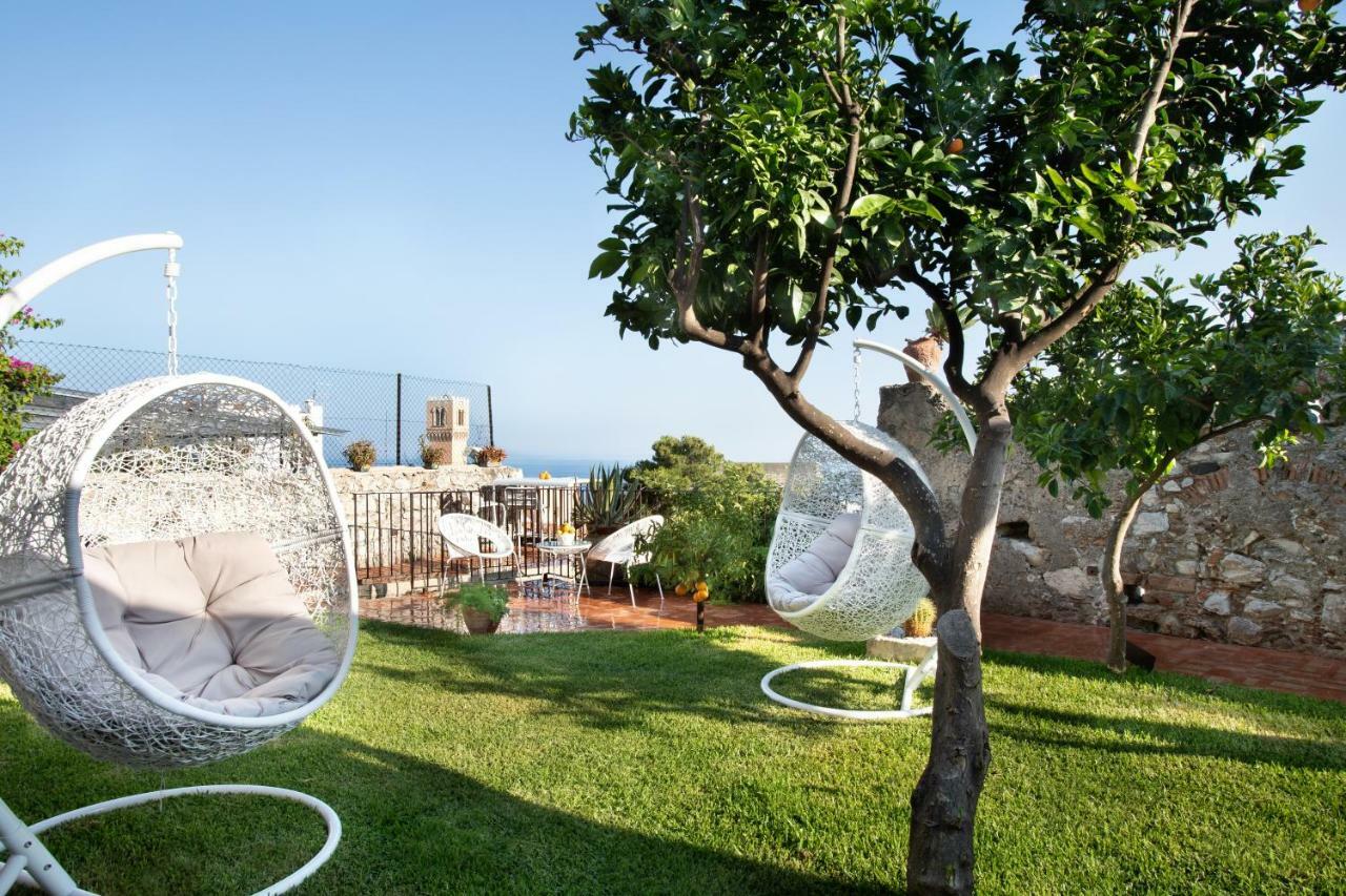Camera Matrimoniale con Vista Giardino