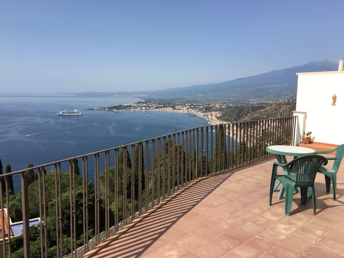 Camera Tripla con Vista Mare