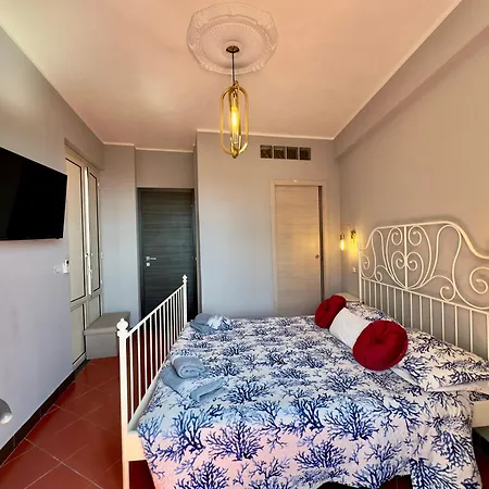 Taorminas Sun Central Boutique Guesthouse & Suites-2