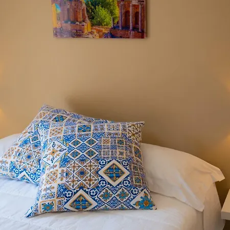 Taormina Bedda Rooms-3